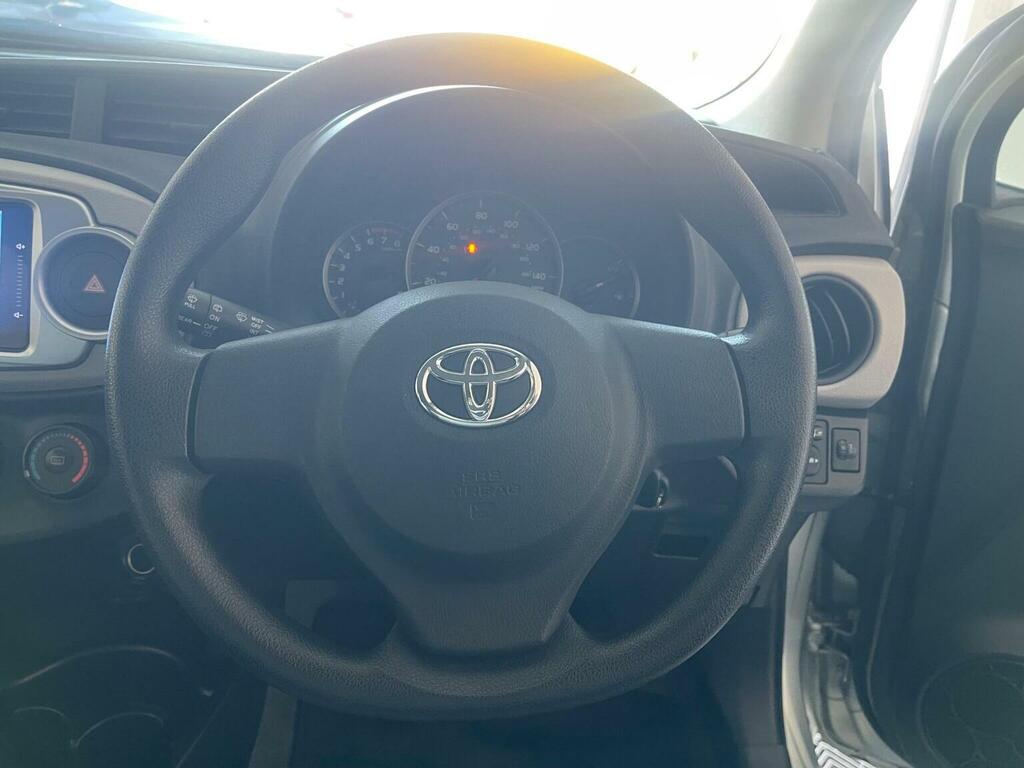 Toyota Yaris 1.33 Vvt-i Sr Red #19
