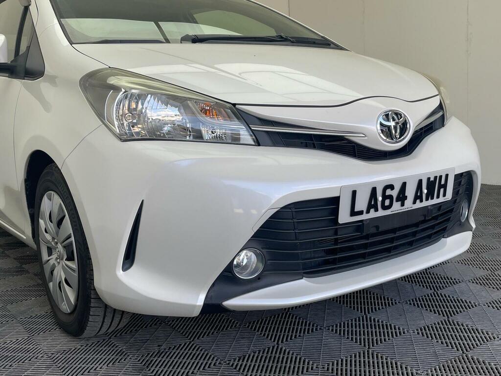 Toyota Yaris 1.33 Dual Vvt-i Icon Multidrive S Euro 6 2014 White #5
