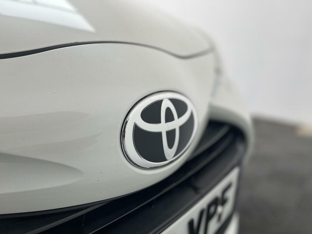 Toyota Yaris Icon Tech Red #37