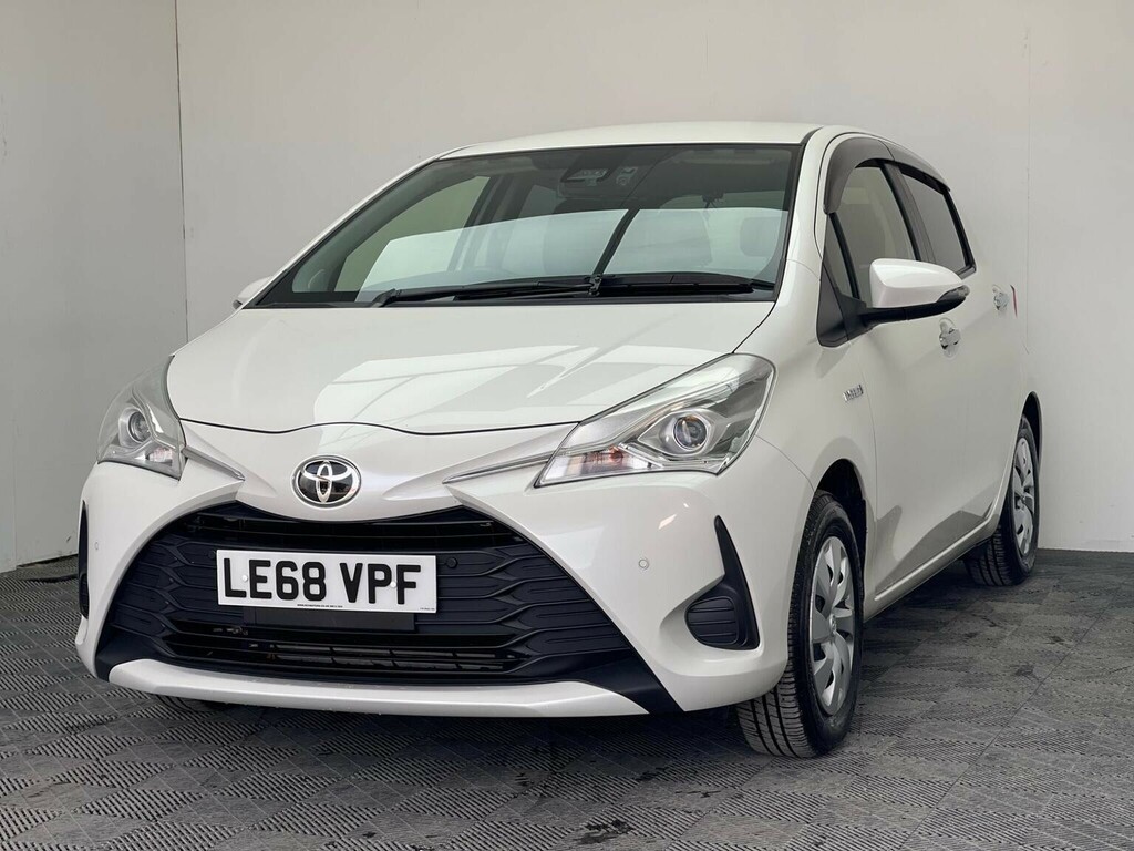 Toyota Yaris 1.5 Vvt-h Design E-cvt Euro 6 Ss White