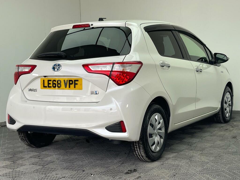 Toyota Yaris Icon Tech Red #9