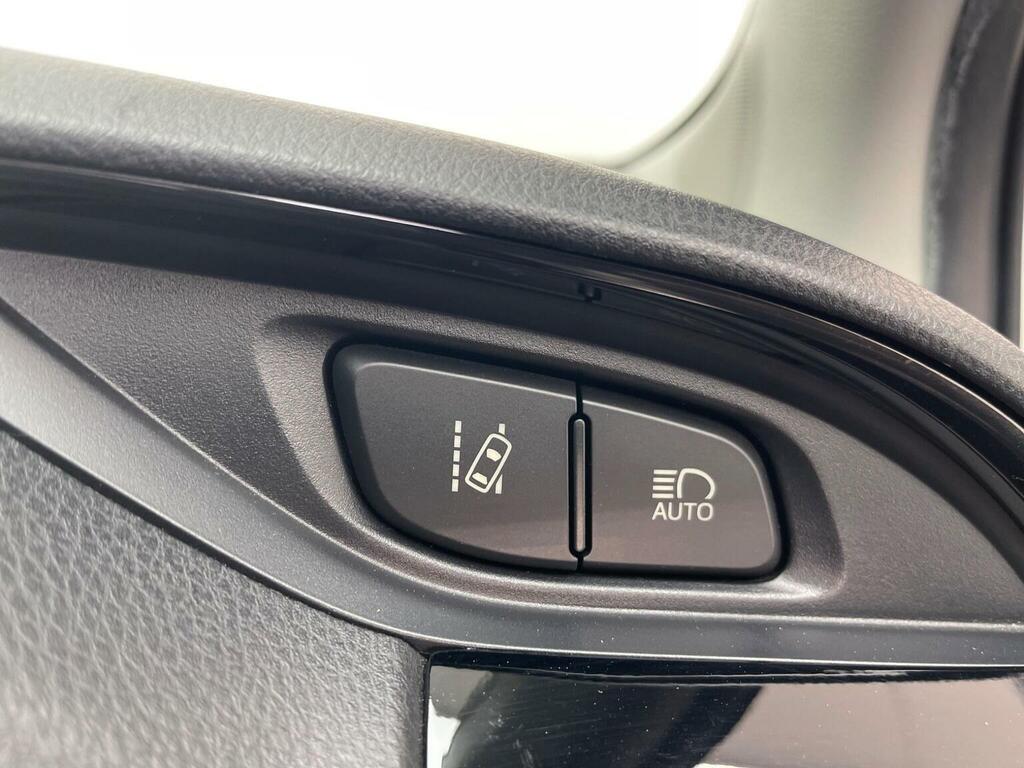 Toyota Yaris Icon Tech Red #20