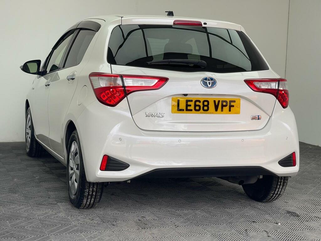 Toyota Yaris 1.5 Vvt-h Design E-cvt Euro 6 Ss White #4