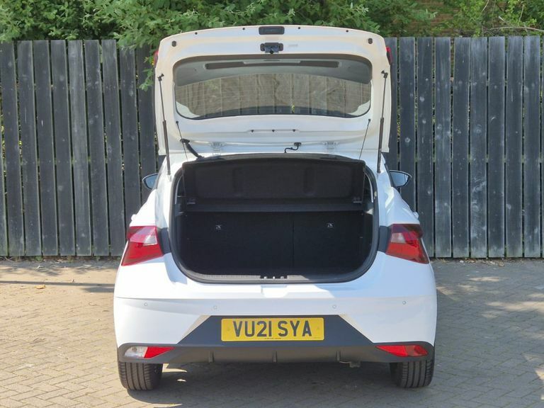 Hyundai I20 1.0 T-gdi 100Ps Se Connect 48 Volt Hybrid White #9