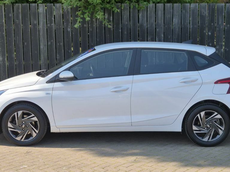 Hyundai I20 1.0T Gdi 48V Mhd Se Connect Dct White #6