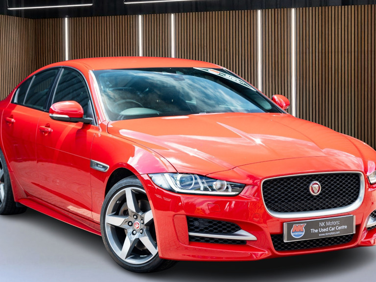 Jaguar XE 2.0 Ingenium R-sport Red