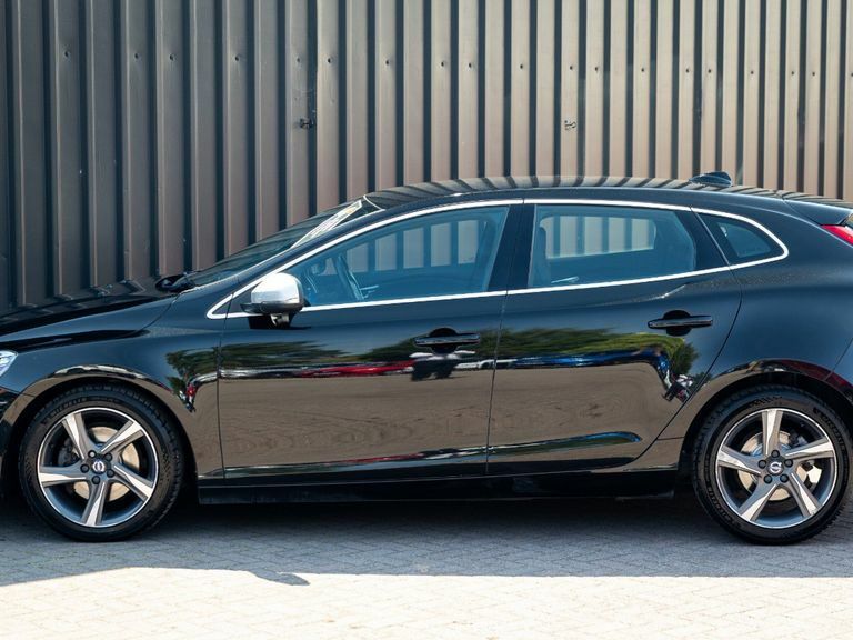 Volvo V40 T2 122 R Design Black #6