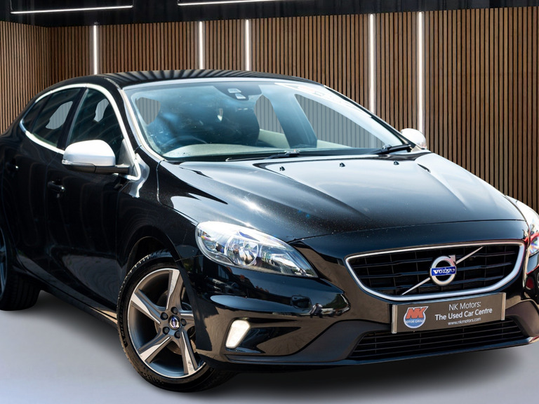 Volvo V40 T2 122 R Design Black