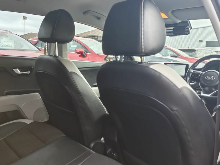 Kia Stonic 1.0T Gdi 99 2 Yellow #21