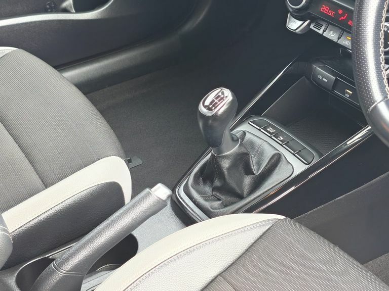 Kia Stonic 1.0T Gdi 99 2 Yellow #16