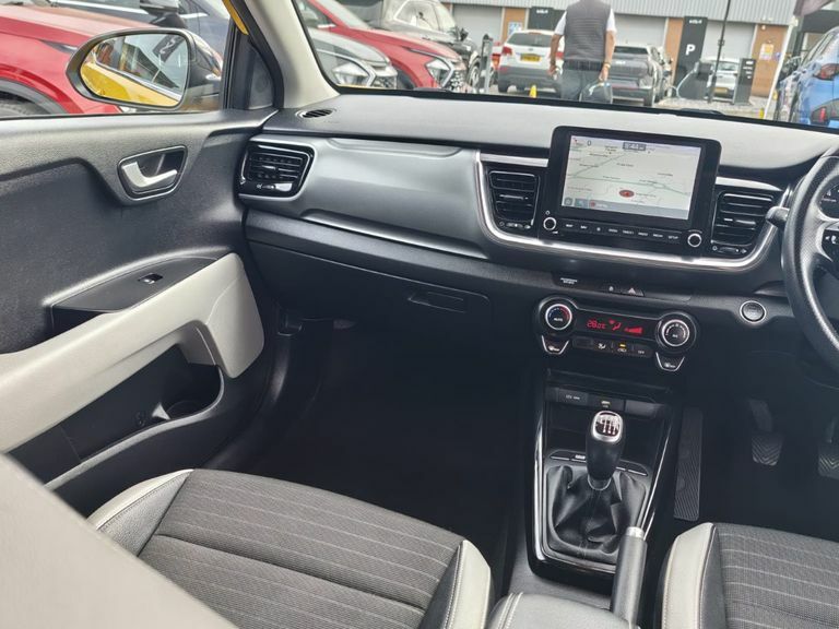 Kia Stonic 1.0T Gdi 99 2 Yellow #17