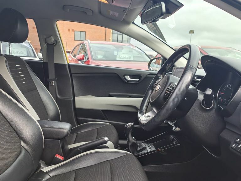 Kia Stonic 1.0T Gdi 99 2 Yellow #18