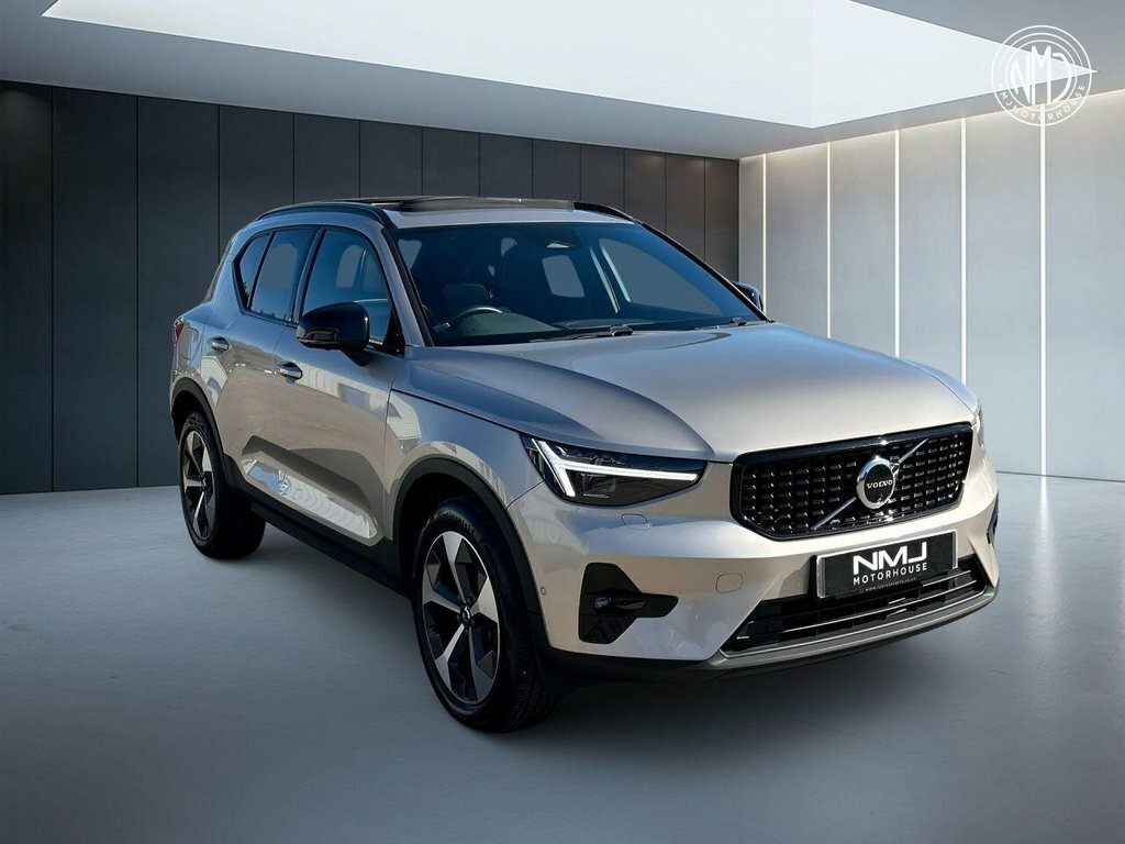 Volvo XC40 2023 2.0 B3 Mhev Ultimate Suv Hybrid Dc Gold