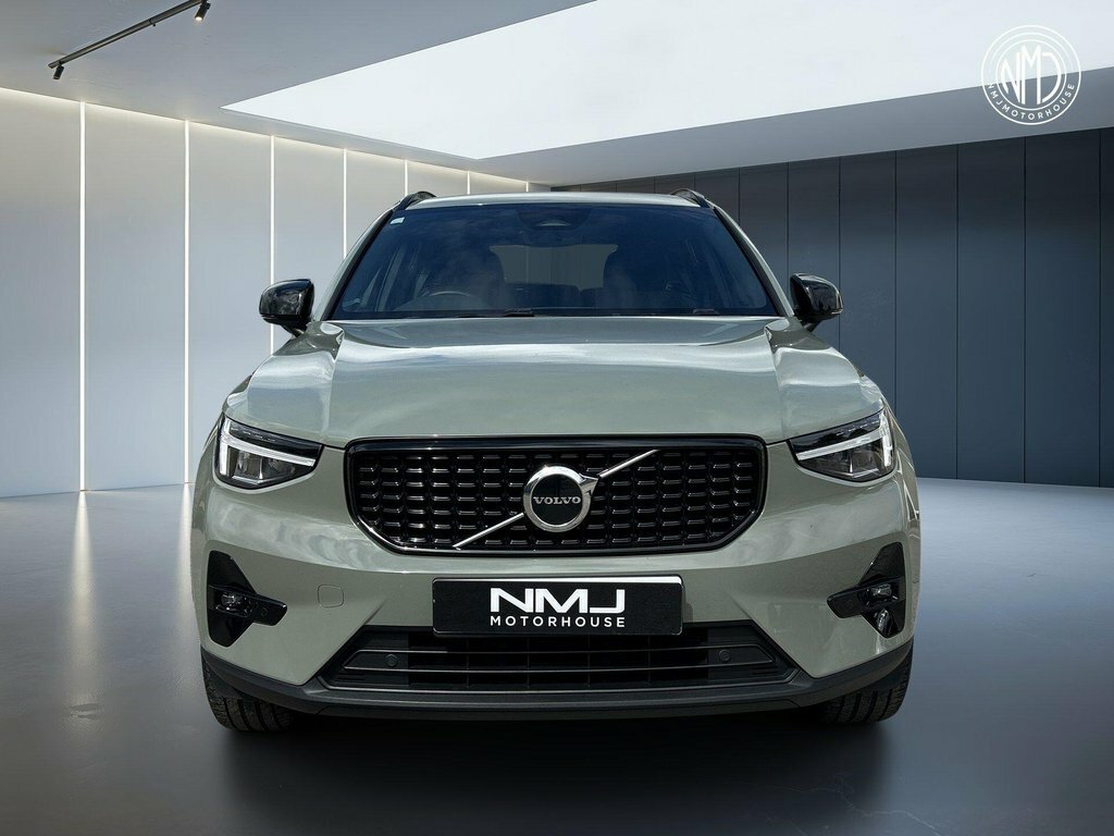 Volvo XC40 2022 2.0 B3 Mhev Plus Dark Suv Hybrid D Green #2