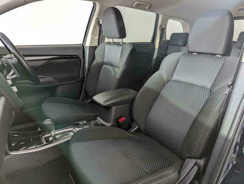 Mitsubishi Outlander 2.4H Twinmotor 13.8Kwh Design Suv Plug- Grey #41