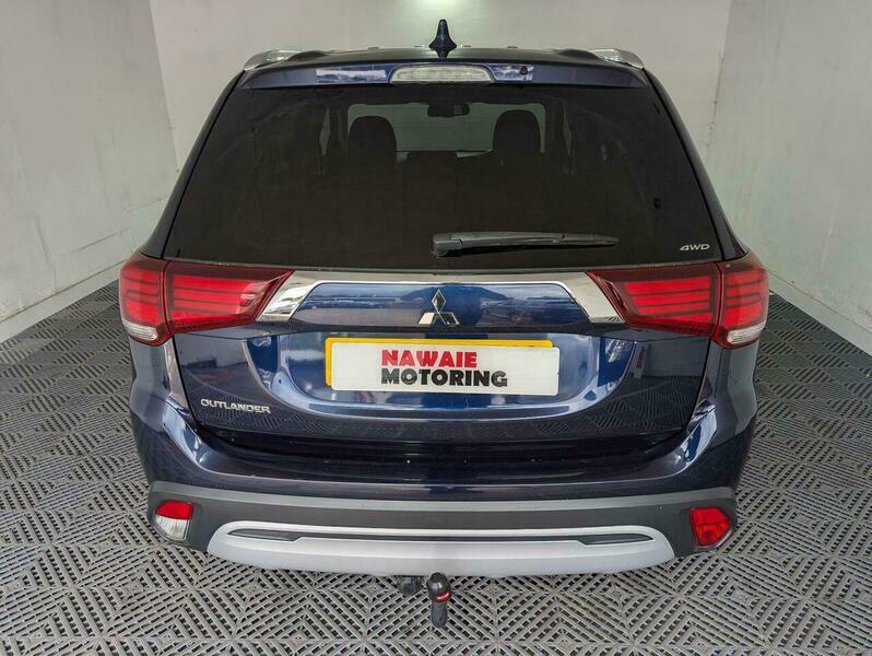 Mitsubishi Outlander 2.4H Twinmotor 13.8Kwh Design Suv Plug- Grey #9