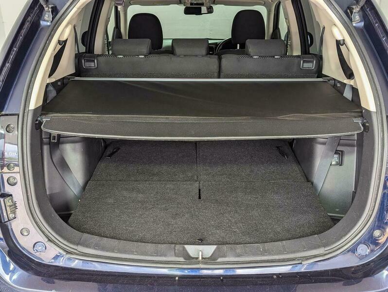 Mitsubishi Outlander 2.4H Twinmotor 13.8Kwh Design Suv Plug- Grey #34