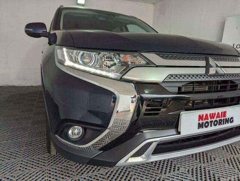 Mitsubishi Outlander 2.4H Twinmotor 13.8Kwh Design Suv Plug- Grey #39
