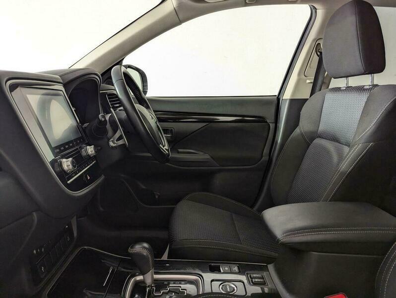 Mitsubishi Outlander 2.4H Twinmotor 13.8Kwh Design Suv Plug- Grey #36