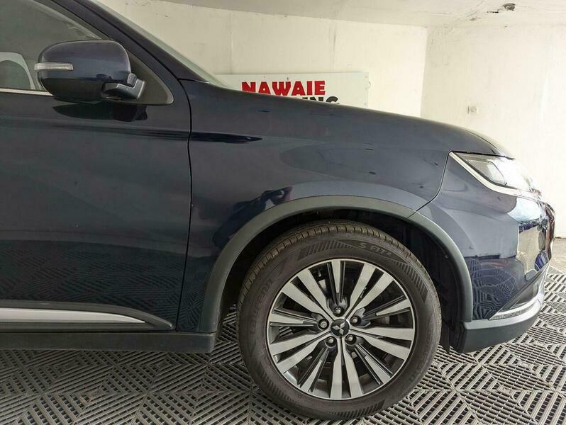 Mitsubishi Outlander 2.4H Twinmotor 13.8Kwh Design Suv Plug- Grey #28