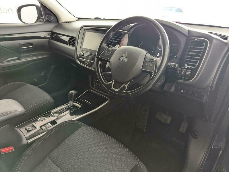 Mitsubishi Outlander 2.4H Twinmotor 13.8Kwh Design Suv Plug- Grey #14