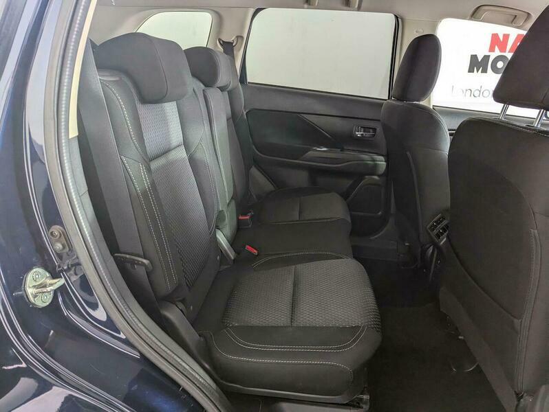 Mitsubishi Outlander 2.4H Twinmotor 13.8Kwh Design Suv Plug- Grey #17