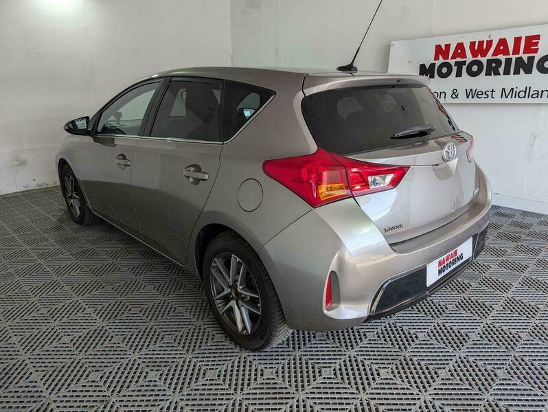 Toyota Auris 1.6 V-matic Icon Plus Brown #4