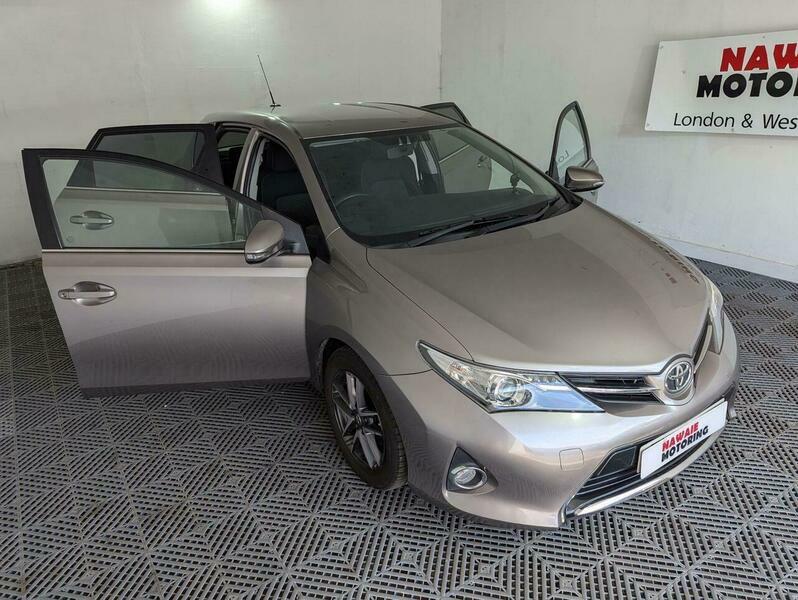 Toyota Auris 1.6 V-matic Icon Plus Brown #5