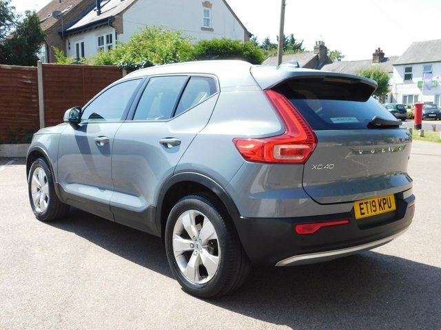 Volvo XC40 2.0 T4 Momentum Suv Euro 6 S S ET19KPU Grey #4
