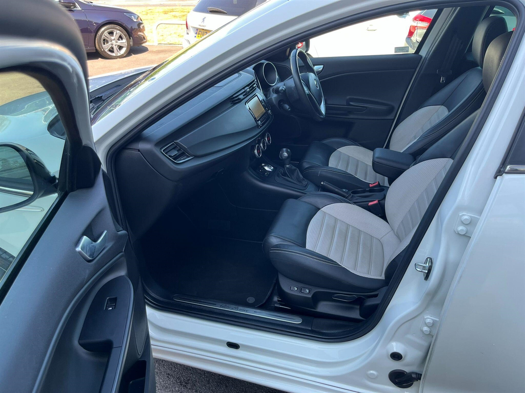 Alfa Romeo Giulietta 1.4L Speciale White #28