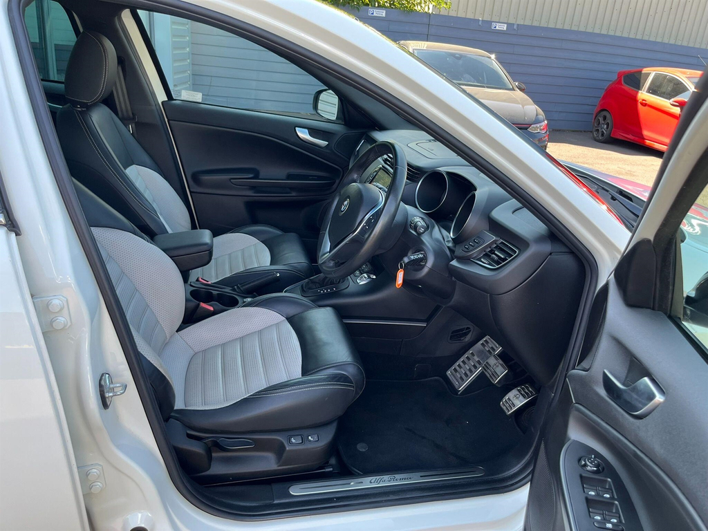 Alfa Romeo Giulietta 1.4L Speciale White #9