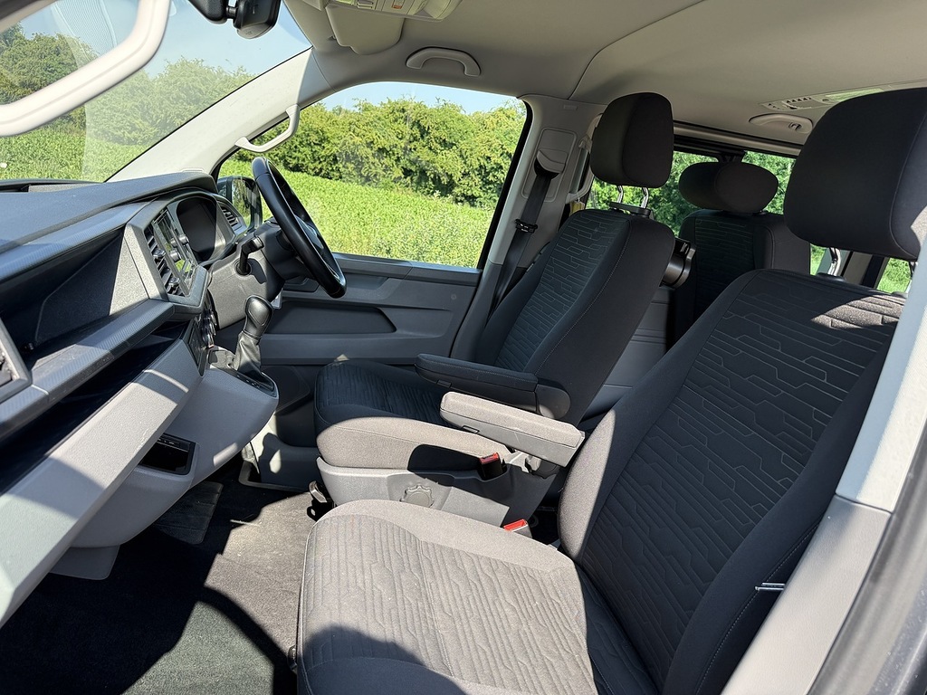 Volkswagen Transporter Shuttle Se Black #9