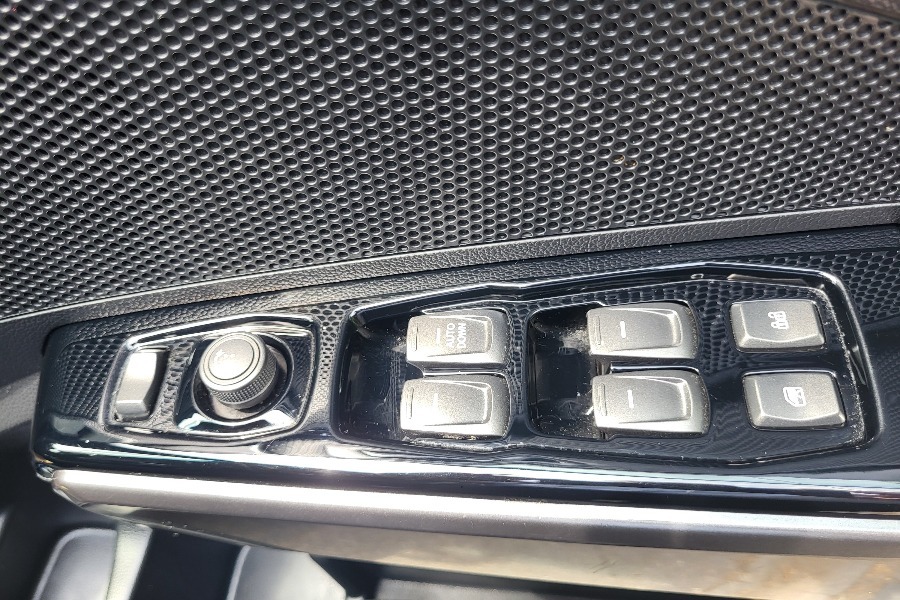 SsangYong Tivoli Hatchback Silver #9