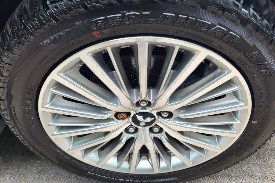 Mitsubishi Outlander Outlander 4H Phev Cvt Black #28