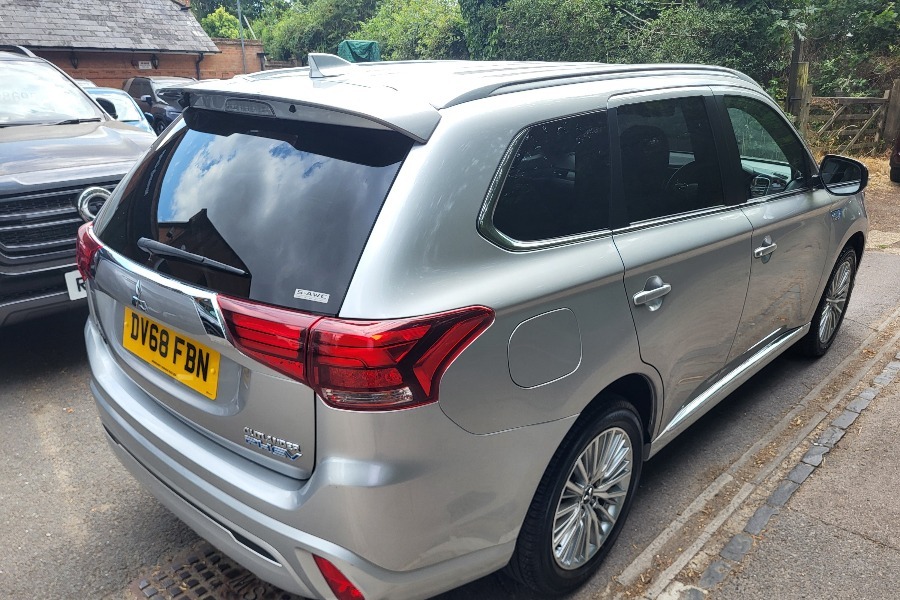 Mitsubishi Outlander Mitsubishi Outlander Phev 2.4H Twinmotor 13.8Kw... Silver #5