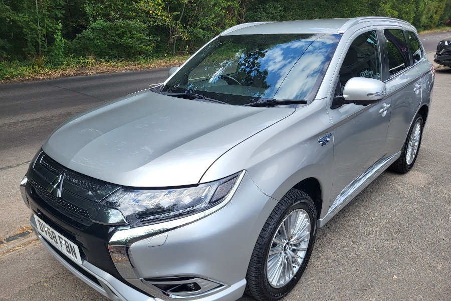 Mitsubishi Outlander Mitsubishi Outlander Phev 2.4H Twinmotor 13.8Kw... Silver