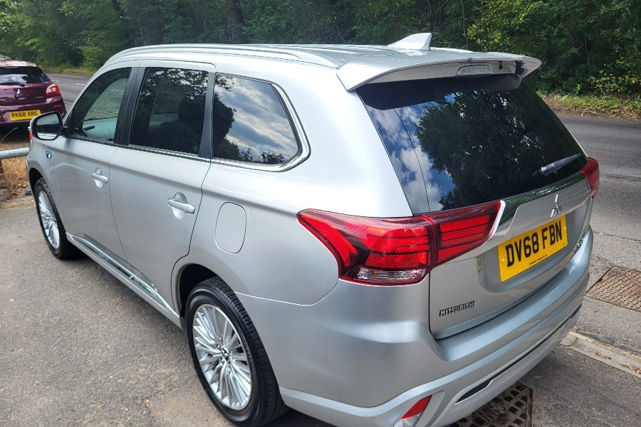 Mitsubishi Outlander Mitsubishi Outlander Phev 2.4H Twinmotor 13.8Kw... Silver #3