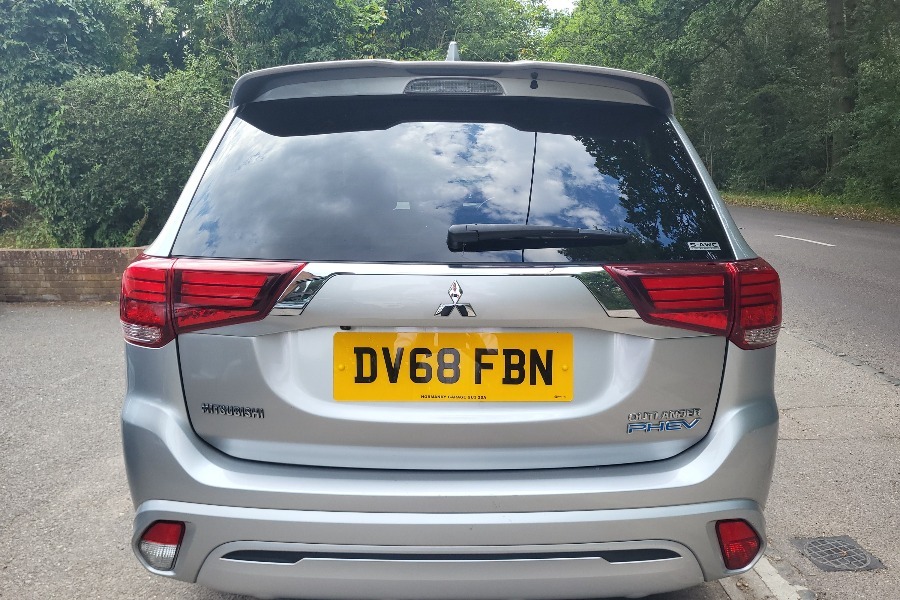 Mitsubishi Outlander Mitsubishi Outlander Phev 2.4H Twinmotor 13.8Kw... Silver #4
