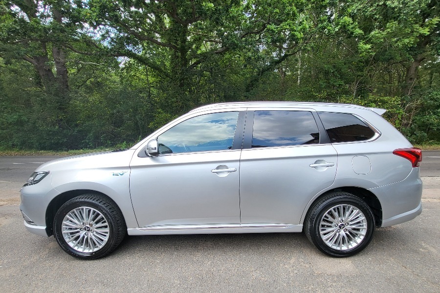 Mitsubishi Outlander Mitsubishi Outlander Phev 2.4H Twinmotor 13.8Kw... Silver #2