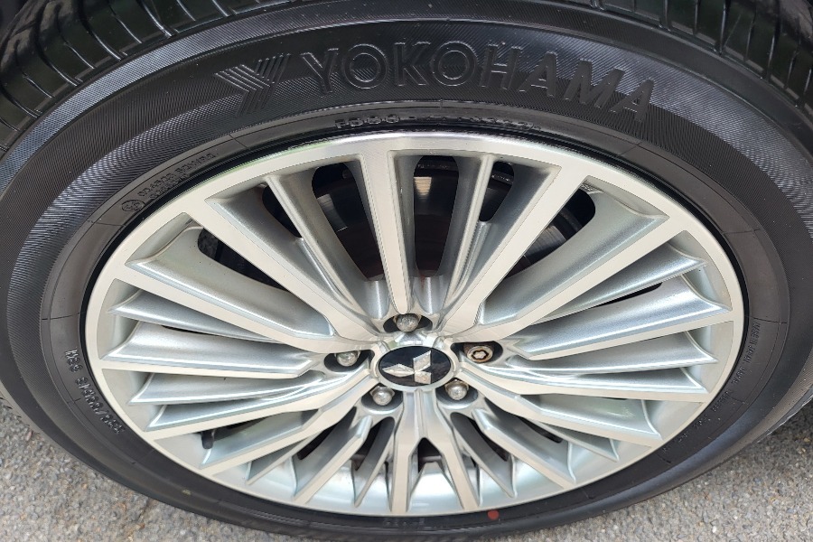 Mitsubishi Outlander Outlander 4H Phev Cvt Black #26