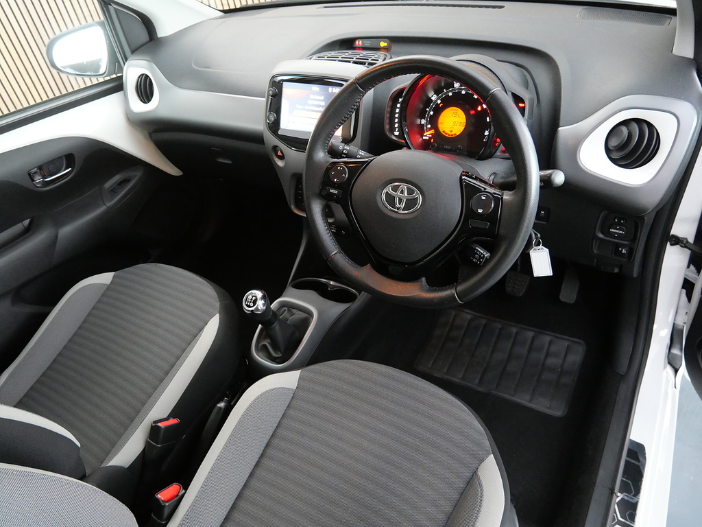 Toyota Aygo 1.0 Vvt-i X-trend Hatchback Euro White #3