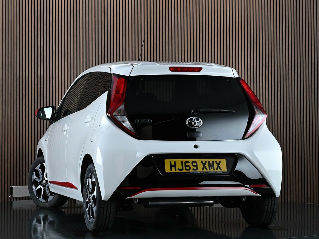 Toyota Aygo 1.0 Vvt-i X-trend Hatchback Euro White #2