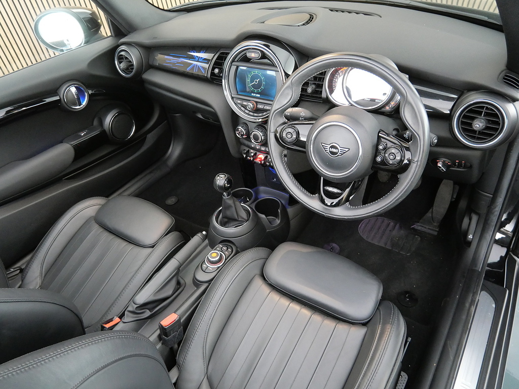 Mini Convertible 1.5 Cooper Exclusive Convertible Black #2