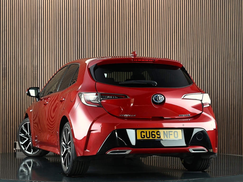 Toyota Corolla 2.0 Vvt-h Excel Hatchback Hybrid Cvt Eu Red #2