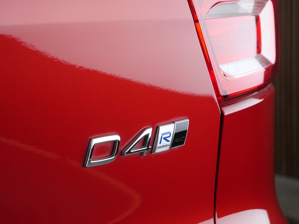 Volvo XC40 2.0 T5 R Design Pro Awd Geartronic Estate Red #32