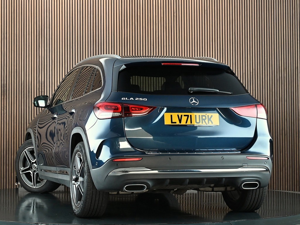 Mercedes-Benz GLA Class 2.0 Gla250 Amg Line Premium Plus Suv Blue #2