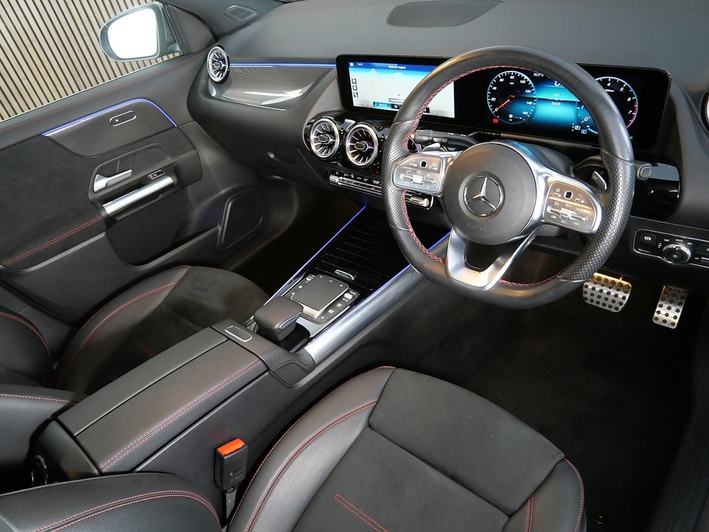 Mercedes-Benz GLA Class 1.3 Gla200 Amg Line Premium Suv 7G-dc Grey #3