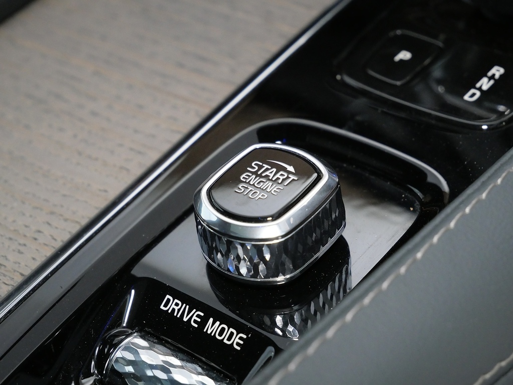 Volvo XC90 T8 Recharge Inscription Pro, Plug-in Hyb21alloys Black #37