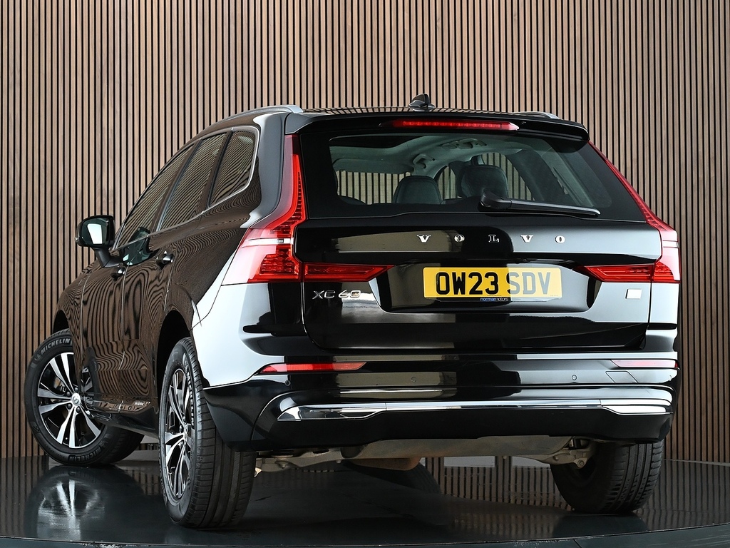 Volvo XC60 2.0H T6 Recharge 18.8Kwh Core Suv Plug- OW23SDV Black #2