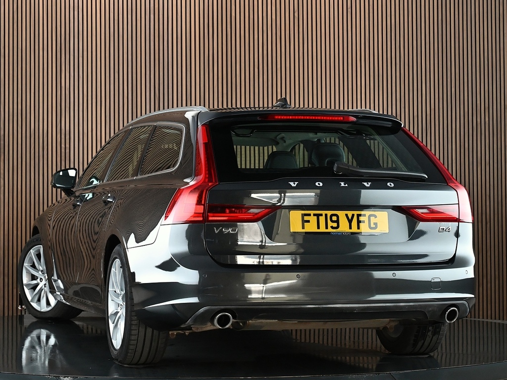 Volvo V90 2.0 D4 Momentum Pro Estate Euro 6 Grey #2